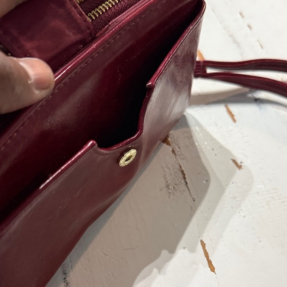 Elegant Burgundy Leather Wallet - Picture 4 of 4